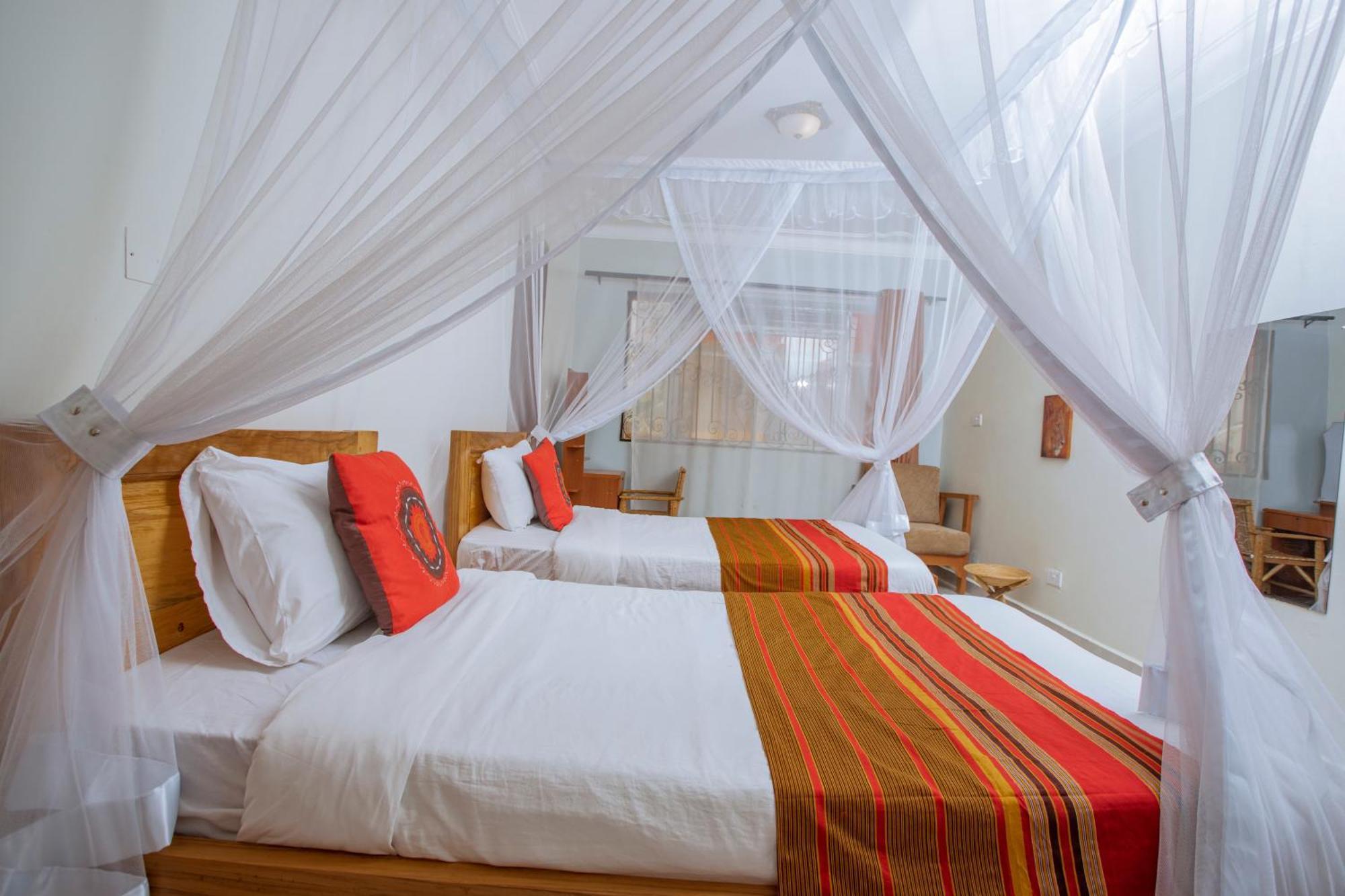 Silver Oaks Hotel Boma Fort Portal Kültér fotó
