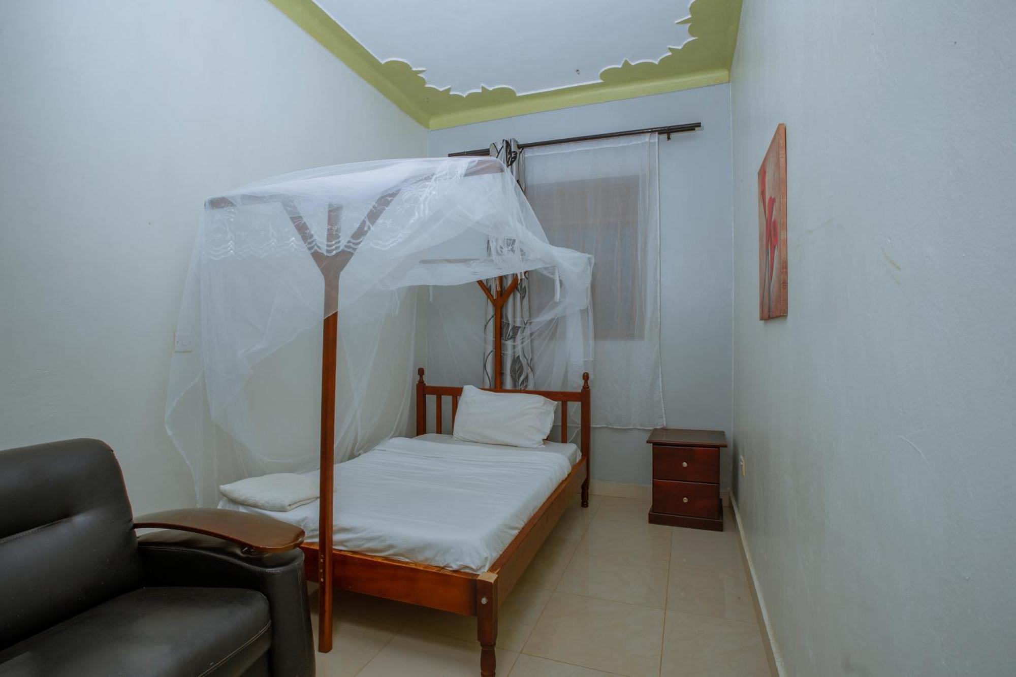 Silver Oaks Hotel Boma Fort Portal Kültér fotó