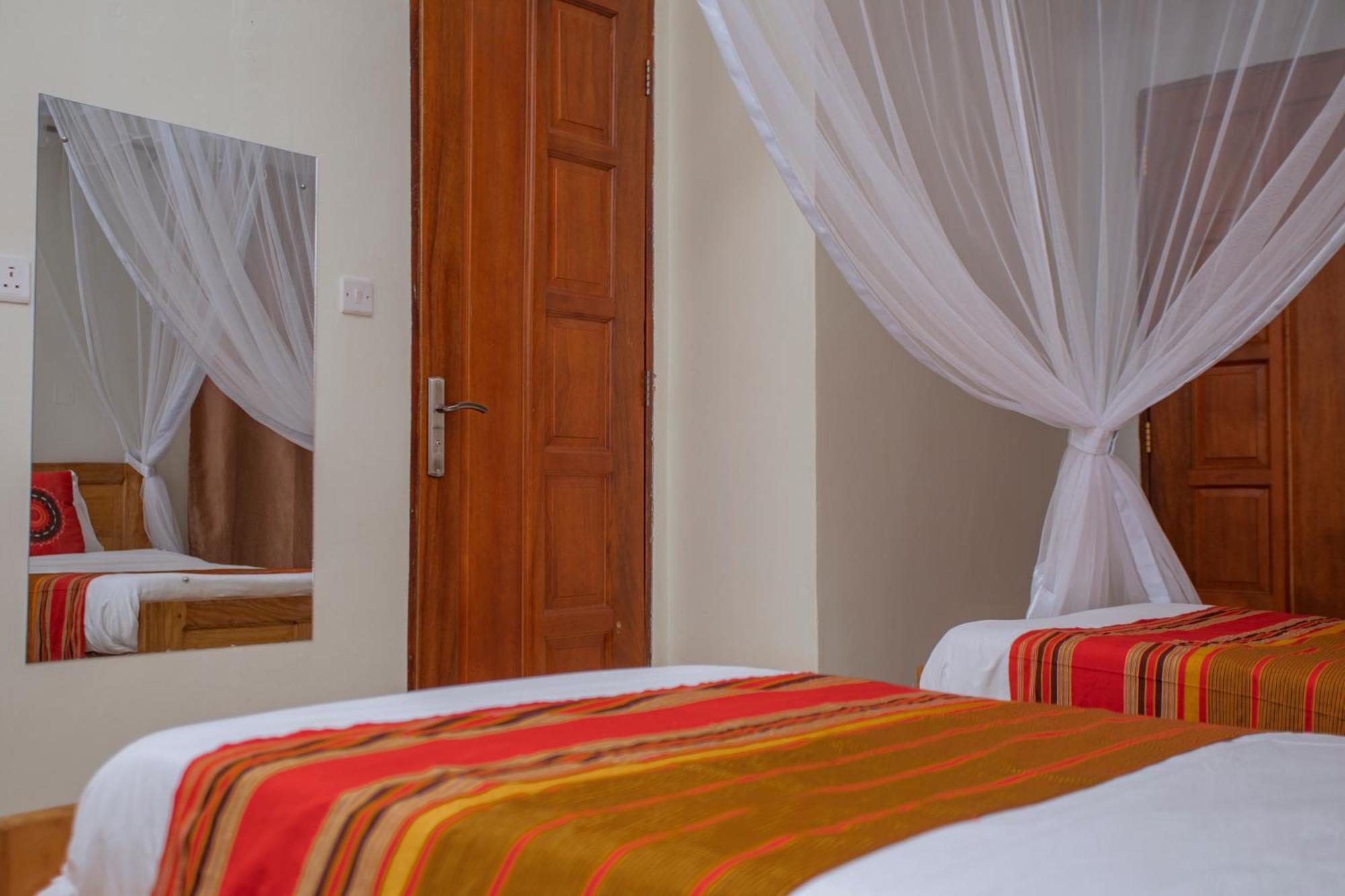 Silver Oaks Hotel Boma Fort Portal Kültér fotó