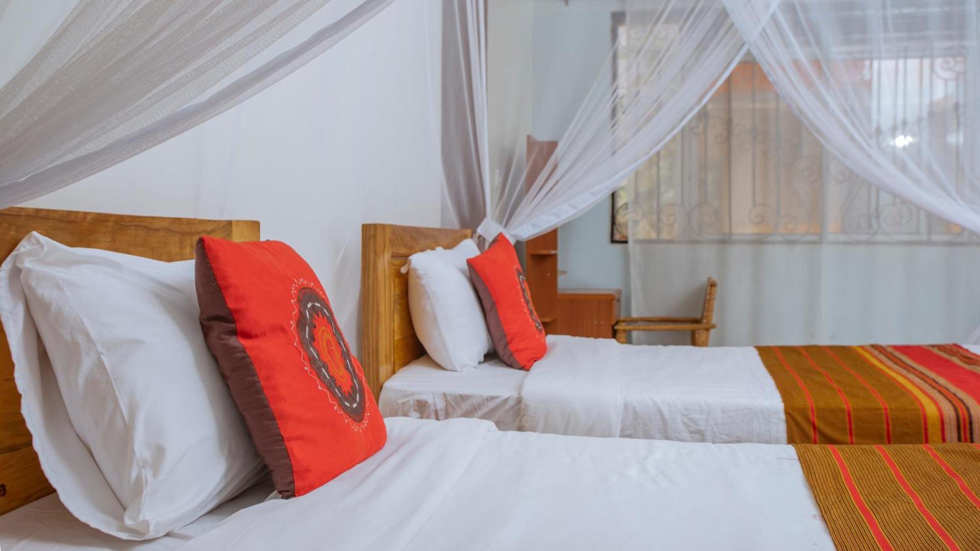 Silver Oaks Hotel Boma Fort Portal Kültér fotó