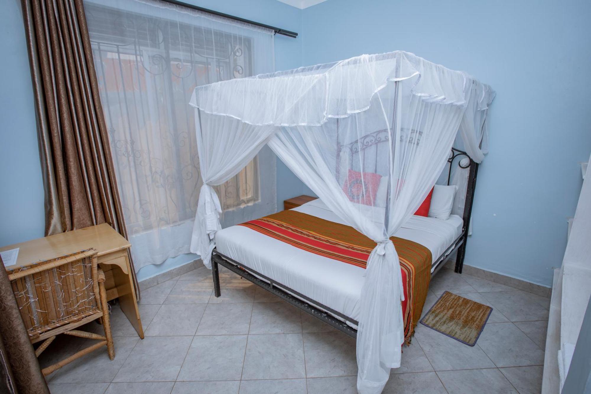 Silver Oaks Hotel Boma Fort Portal Kültér fotó