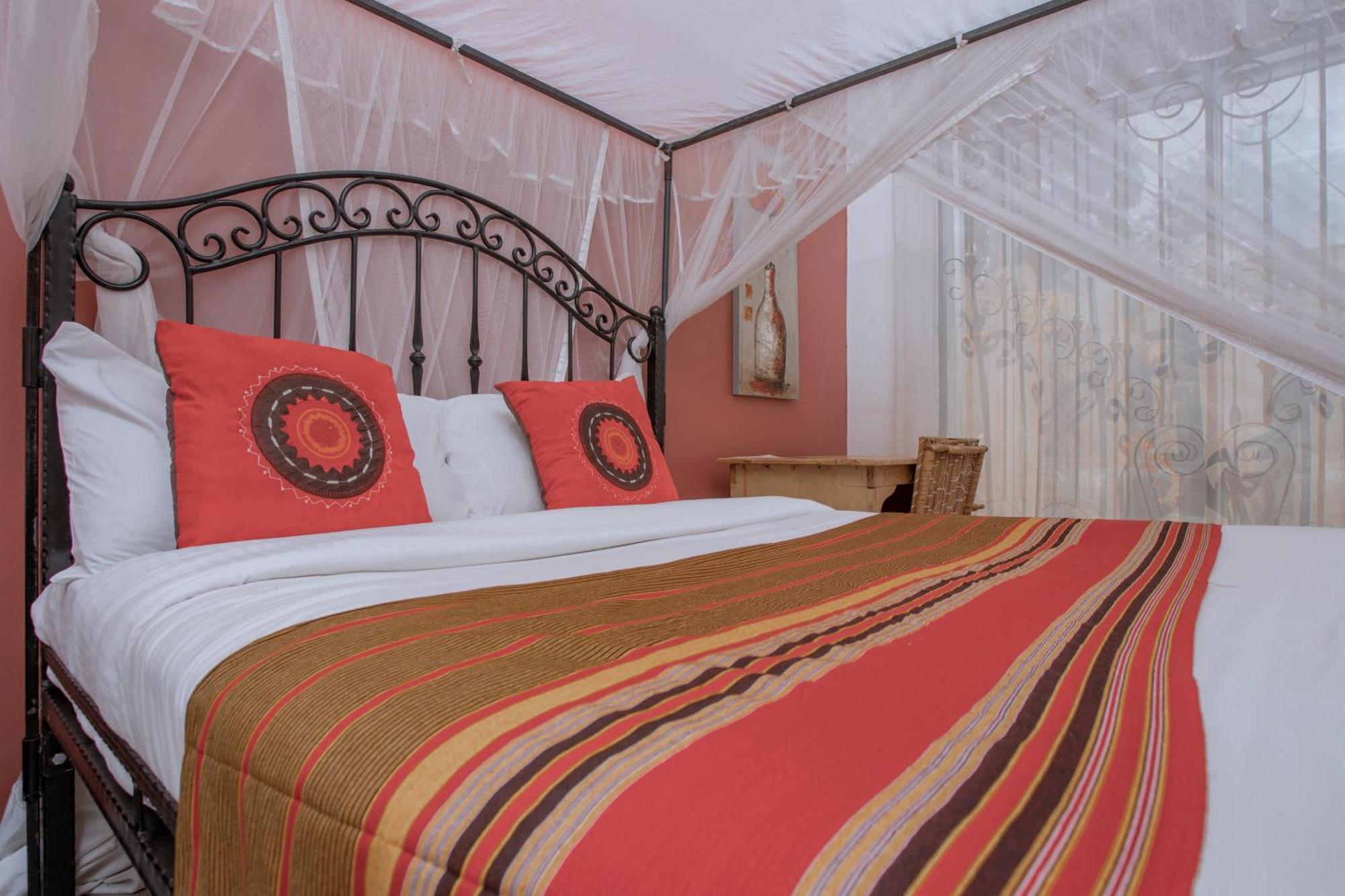 Silver Oaks Hotel Boma Fort Portal Kültér fotó