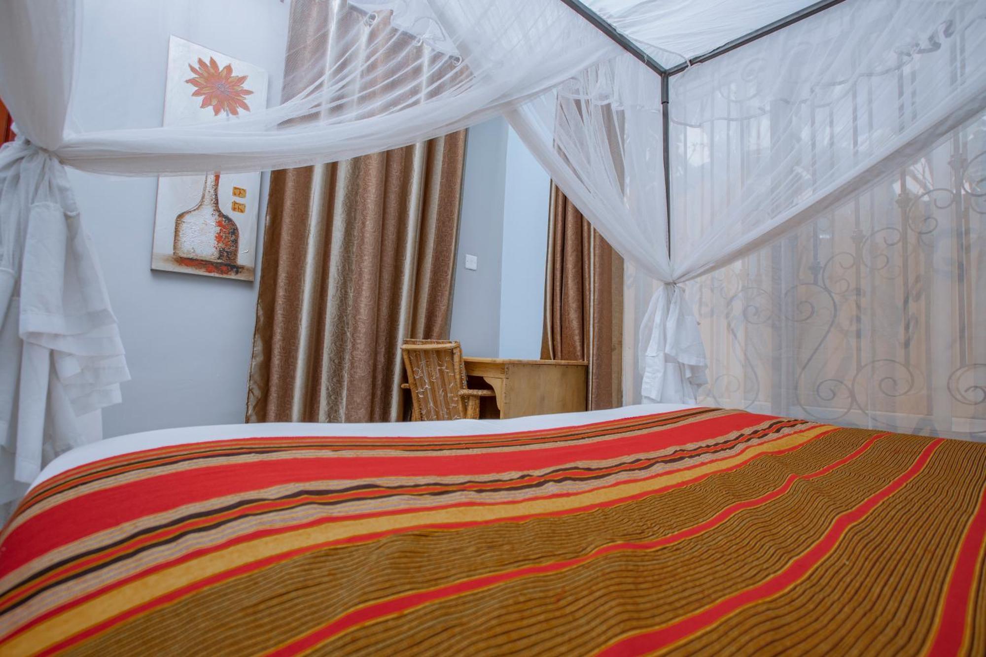 Silver Oaks Hotel Boma Fort Portal Kültér fotó