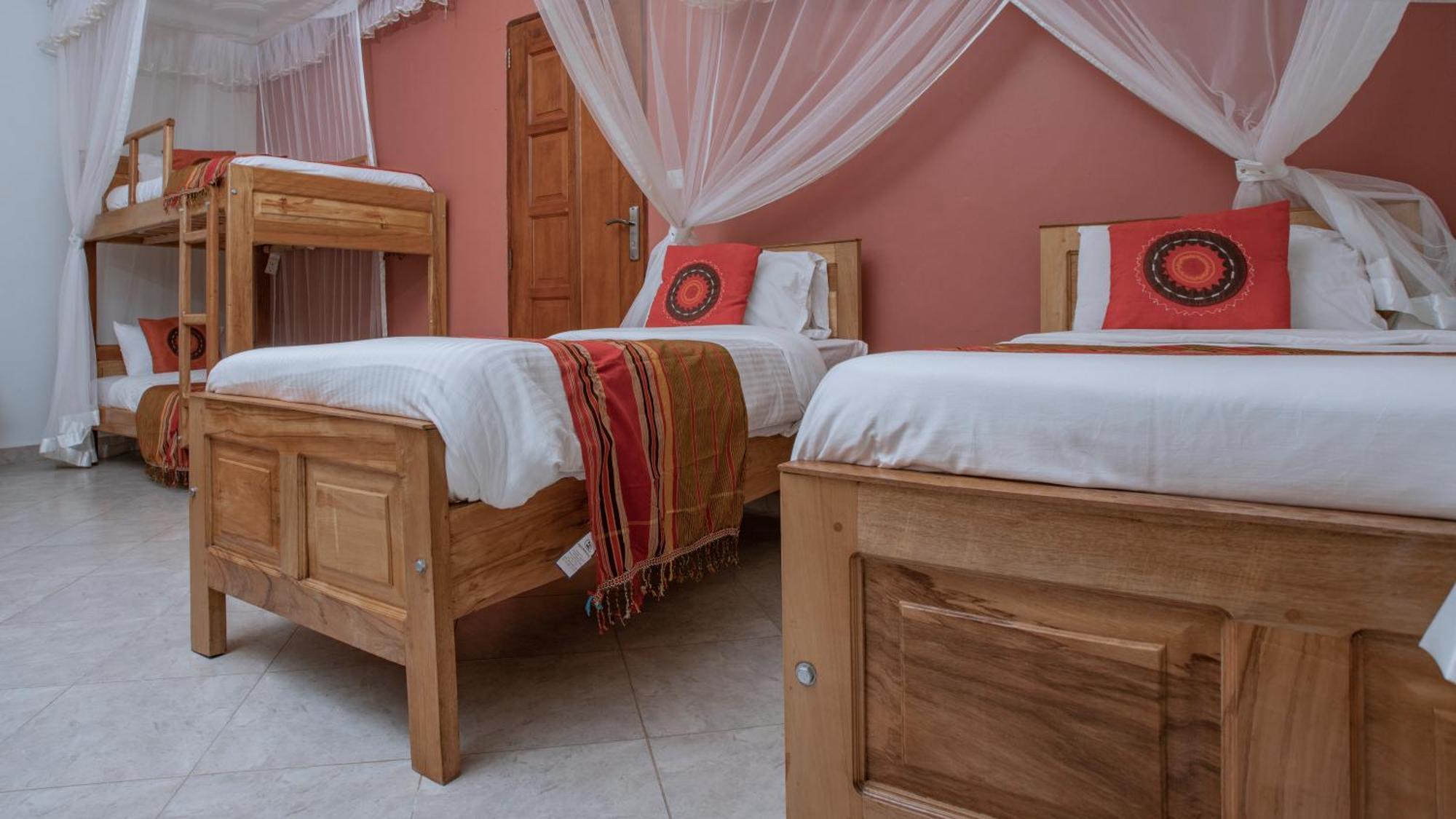 Silver Oaks Hotel Boma Fort Portal Kültér fotó