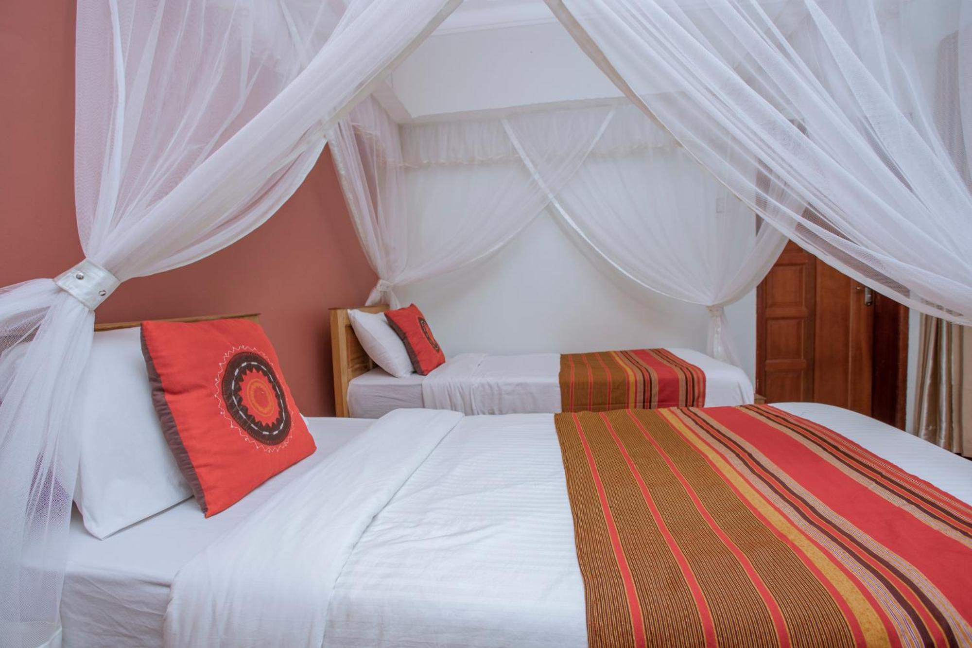 Silver Oaks Hotel Boma Fort Portal Kültér fotó