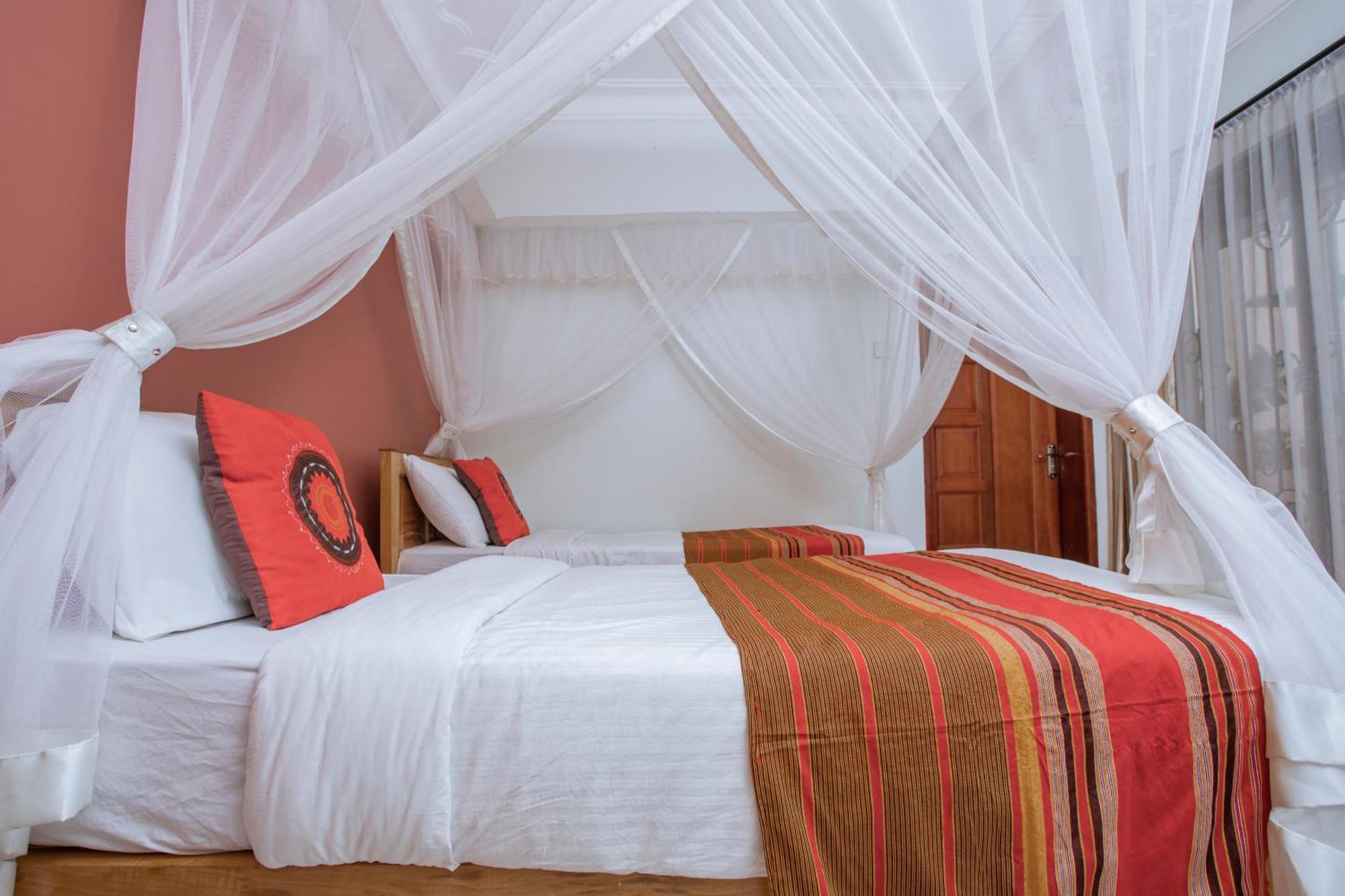 Silver Oaks Hotel Boma Fort Portal Kültér fotó
