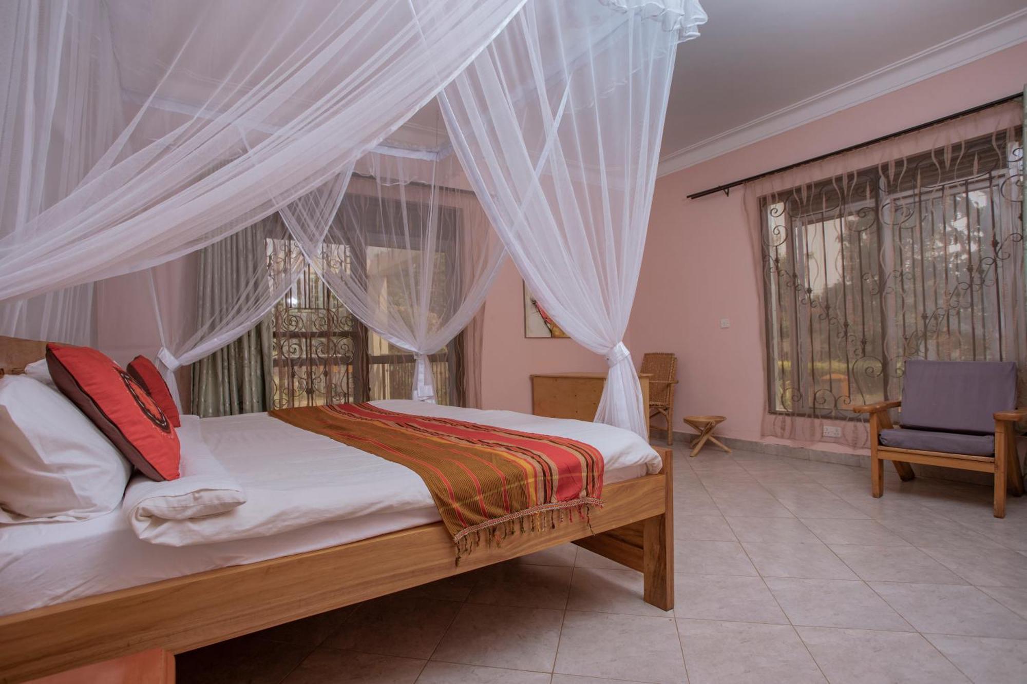 Silver Oaks Hotel Boma Fort Portal Kültér fotó