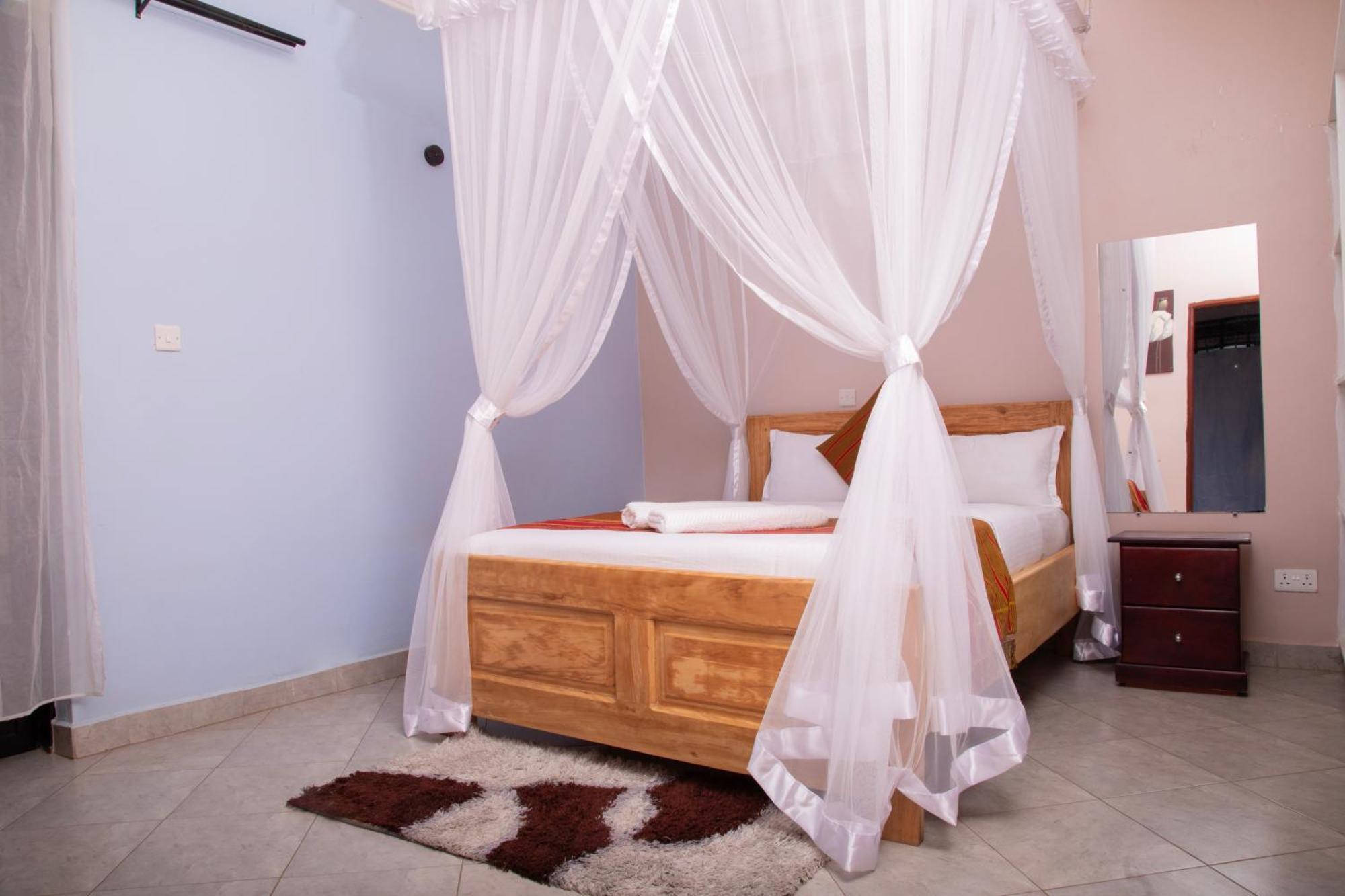 Silver Oaks Hotel Boma Fort Portal Kültér fotó