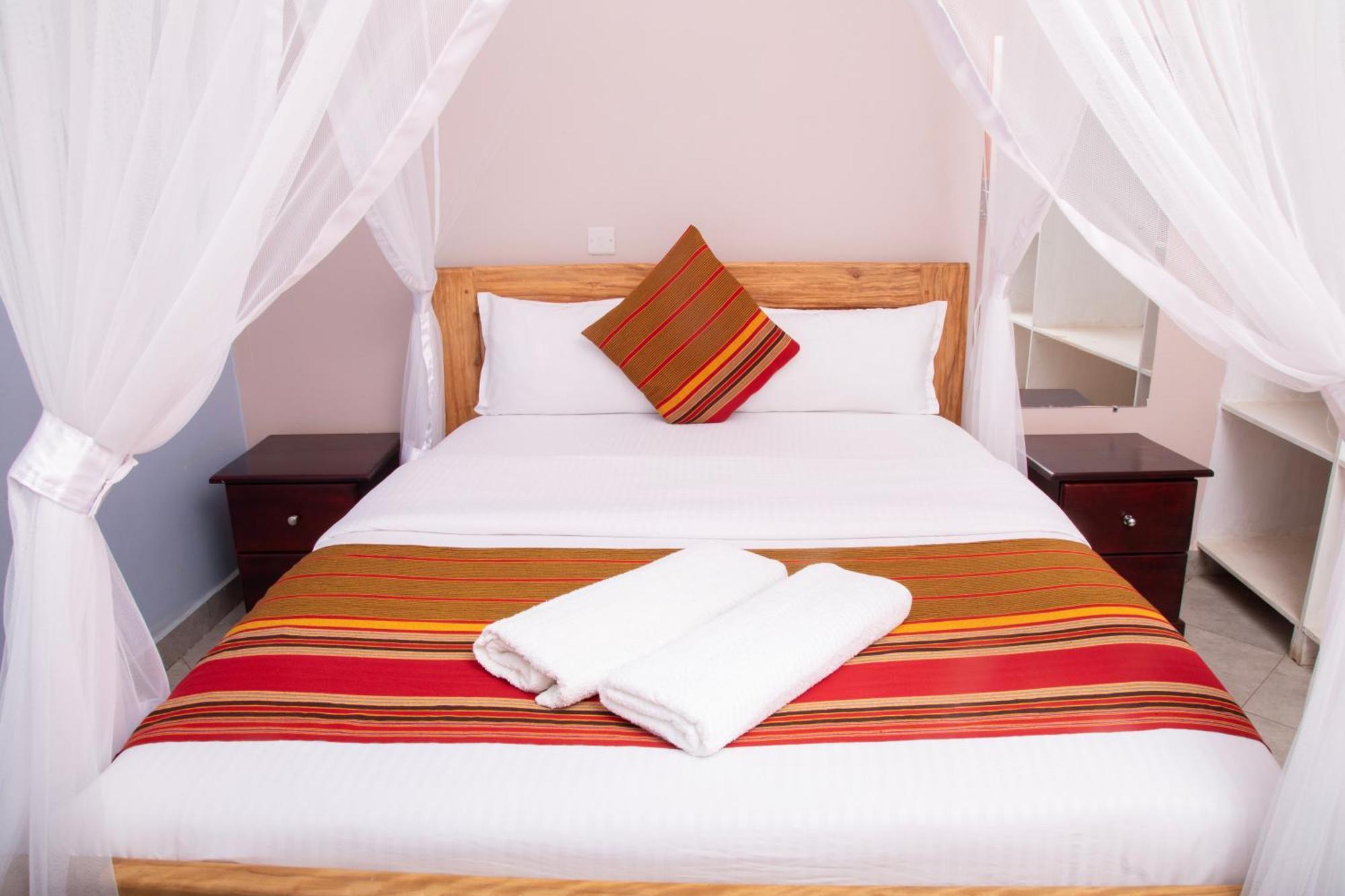Silver Oaks Hotel Boma Fort Portal Kültér fotó