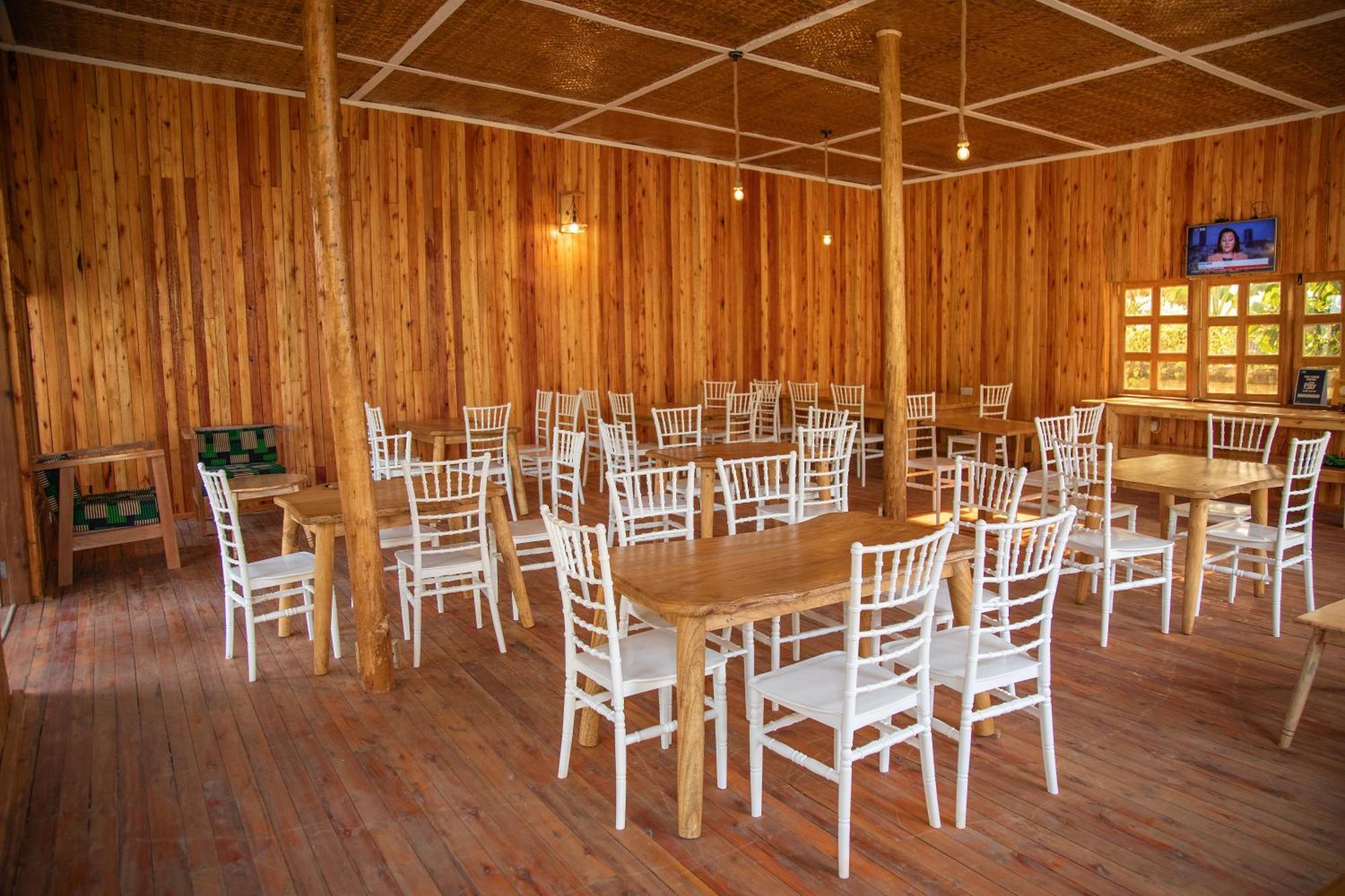 Silver Oaks Hotel Boma Fort Portal Kültér fotó