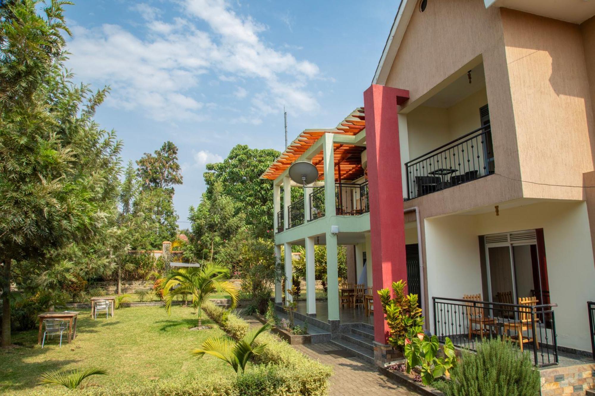 Silver Oaks Hotel Boma Fort Portal Kültér fotó