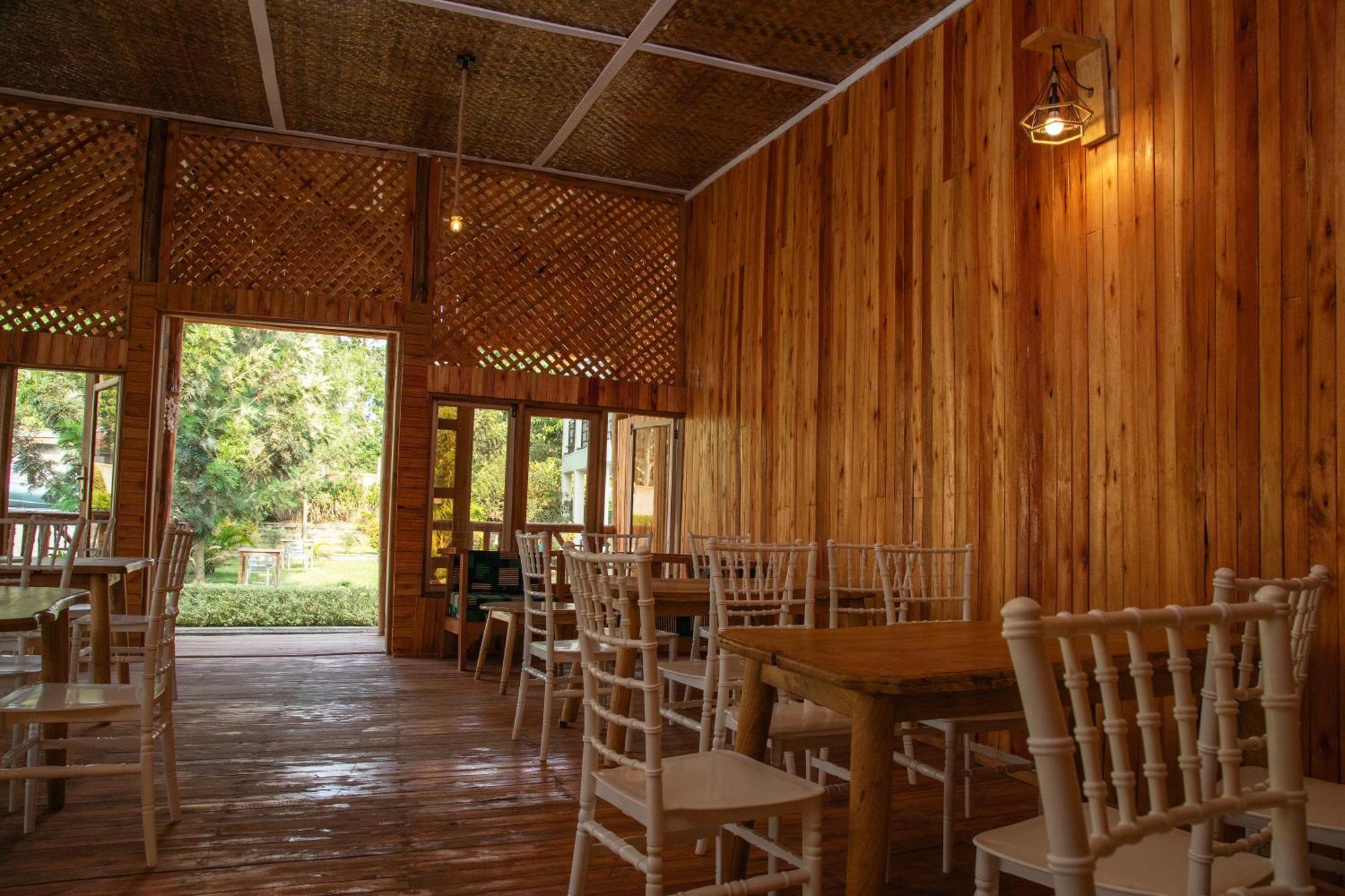 Silver Oaks Hotel Boma Fort Portal Kültér fotó