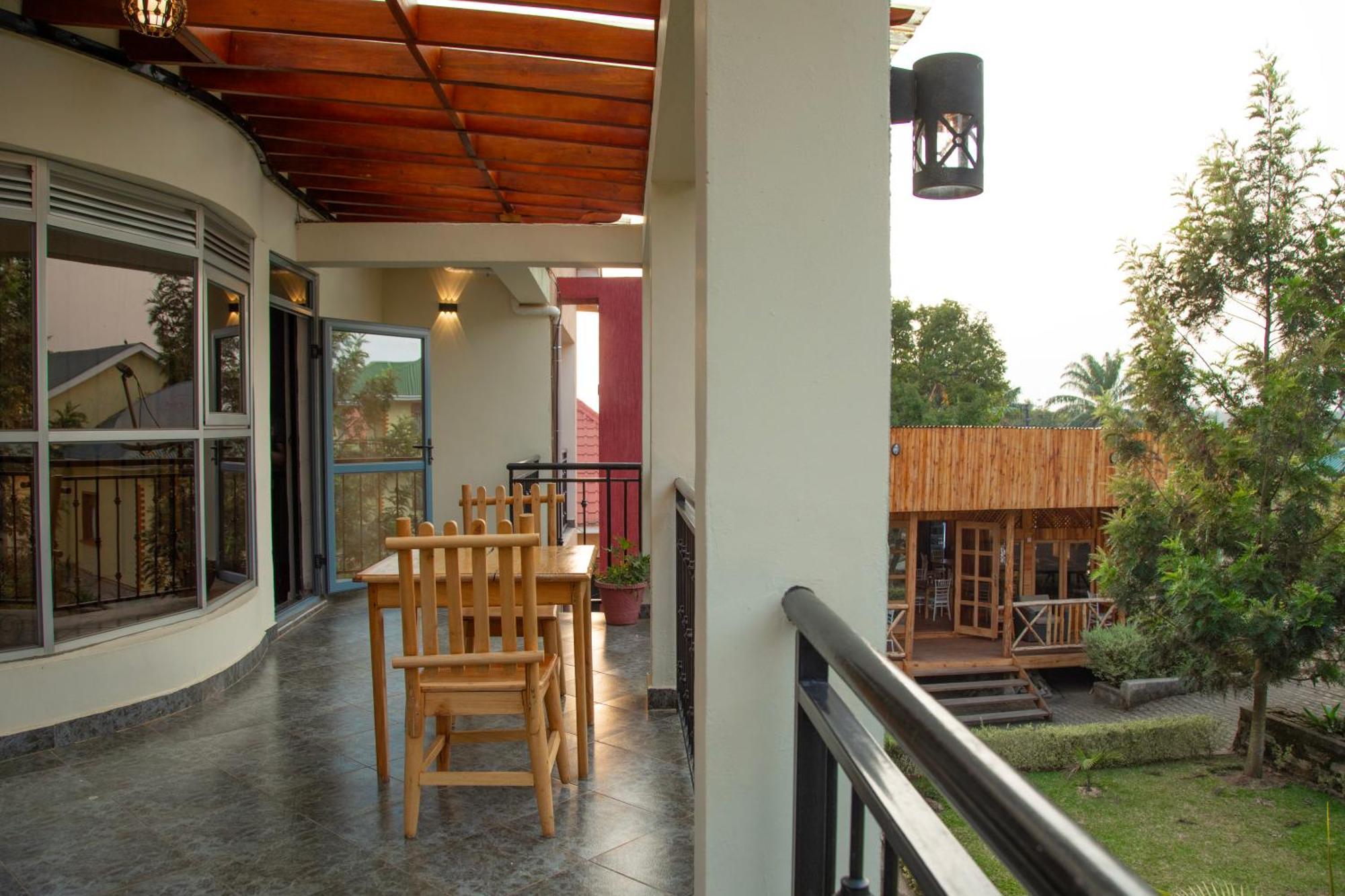 Silver Oaks Hotel Boma Fort Portal Kültér fotó